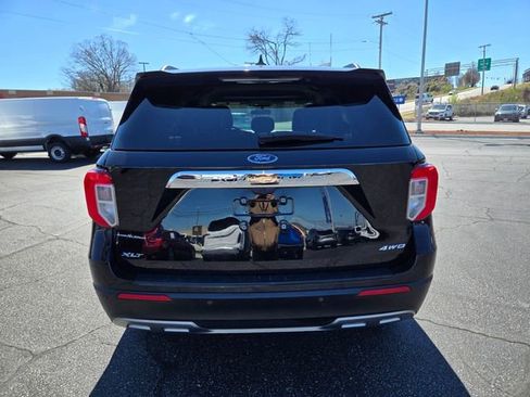 Used 2024 Ford Explorer XLT w/ Equipment Group 202A image 6