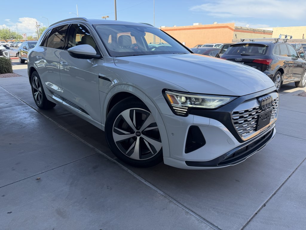 Used 2024 Audi Q8 e-tron Premium Plus w/ Premium Plus Package AWD/4WD image 6