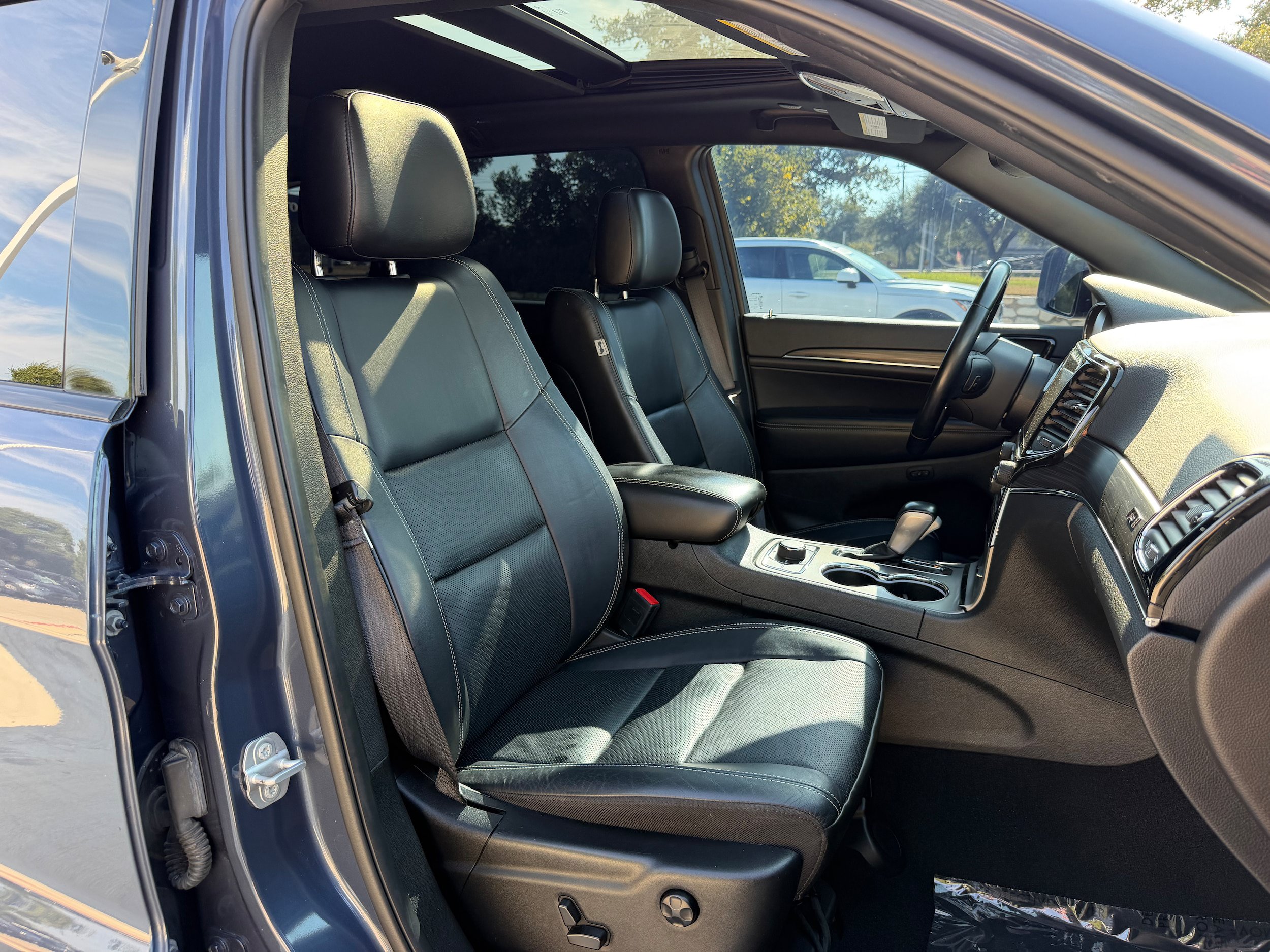 Used 2021 Jeep Grand Cherokee Limited w/ Quick Order Package 28K 80th AWD/4WD image 10