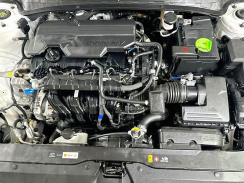 Used 2025 Hyundai Elantra SEL FWD image 33