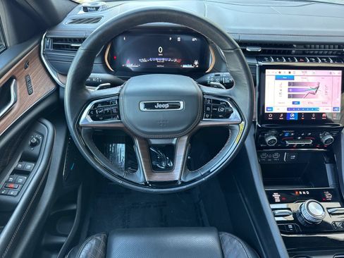 Used 2025 Jeep Grand Cherokee L Summit w/ Obsidian Package AWD/4WD image 16