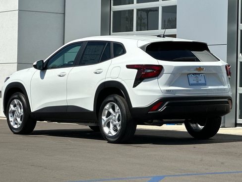New 2026 Chevrolet Trax LS w/ LS Convenience Package FWD image 6