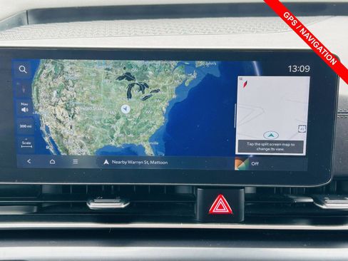 Used 2025 Kia Carnival FWD image 4