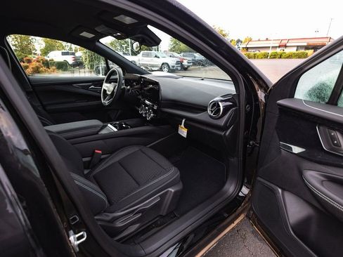 New 2025 Chevrolet Blazer EV LT w/ Midnight/Sport Edition image 17