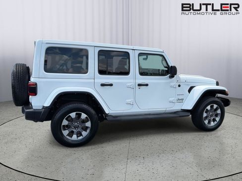 Used 2021 Jeep Wrangler Unlimited Sahara w/ Dual Top Group AWD/4WD image 7