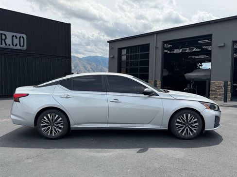 Used 2024 Nissan Altima 2.5 SV FWD image 3
