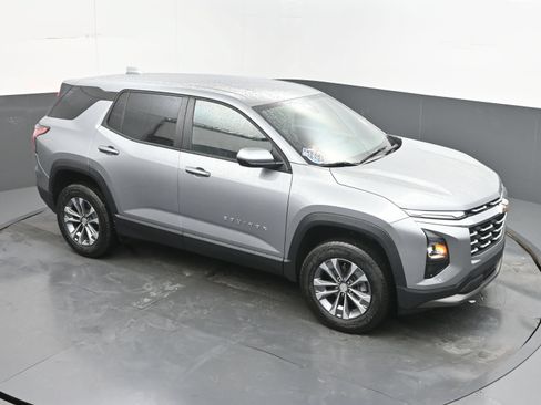 Used 2026 Chevrolet Equinox LT FWD image 31