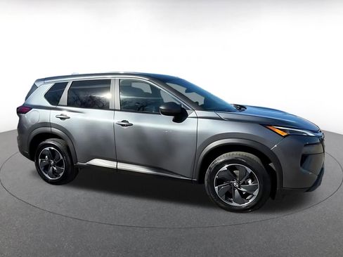 Used 2025 Nissan Rogue SV image 16