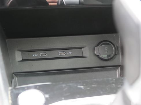 Used 2023 Volkswagen Taos SE w/ Panoramic Sunroof Package AWD/4WD image 21