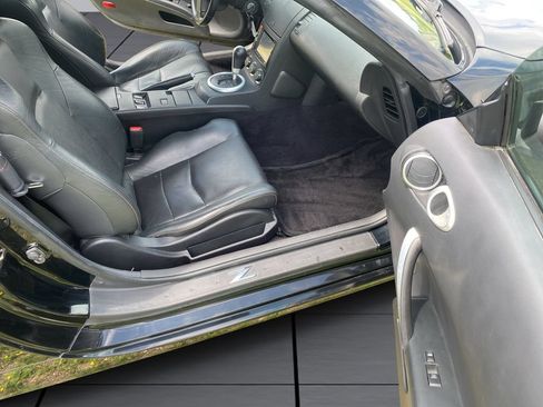 Used 2005 Nissan 350Z Touring RWD image 38
