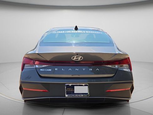 Used 2024 Hyundai Elantra SEL FWD image 5