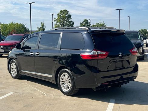 Used 2015 Toyota Sienna XLE w/ XLE Navigation Package FWD image 10