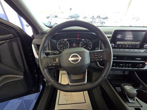 Used 2025 Nissan Rogue SV image 14