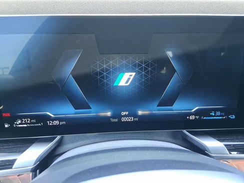 New 2026 BMW 750e xDrive w/ Premium Package image 12