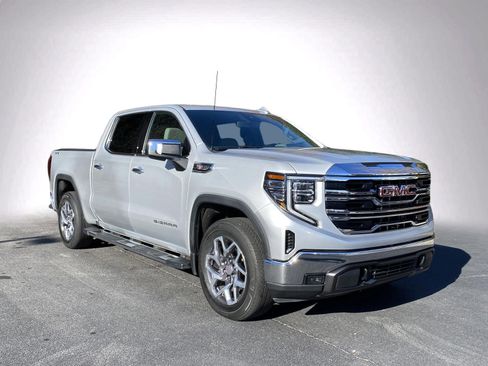 Used 2022 GMC Sierra 1500 SLT w/ SLT Premium Package image 2