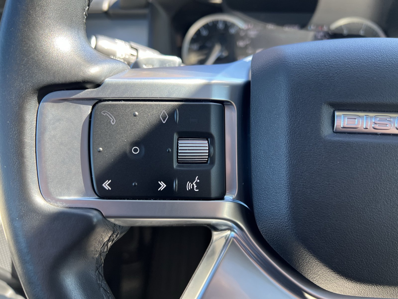Used 2023 Land Rover Discovery S R-Dynamic AWD/4WD image 18