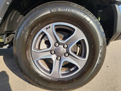 Used 2022 Jeep Wrangler Unlimited Sport image 19