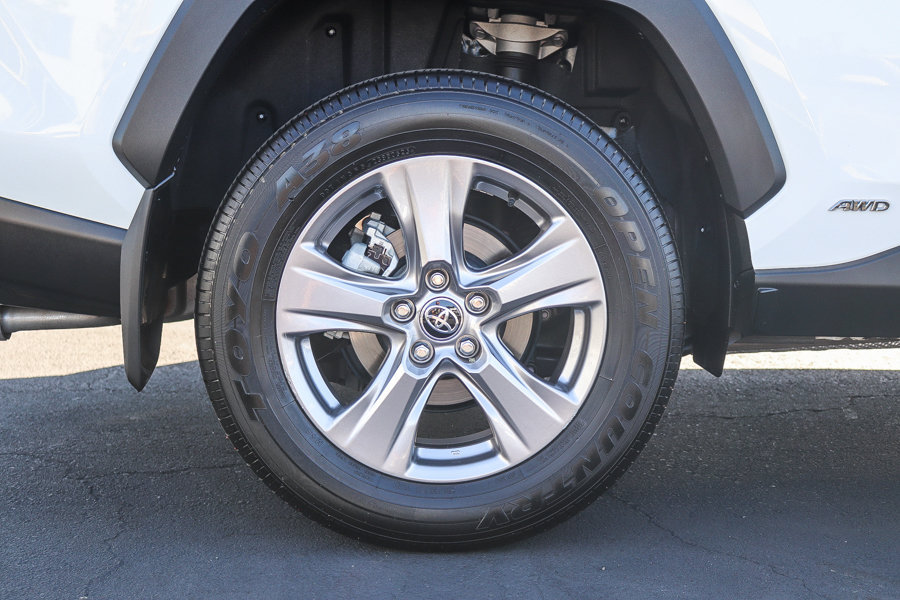 Used 2025 Toyota RAV4 LE AWD/4WD image 13