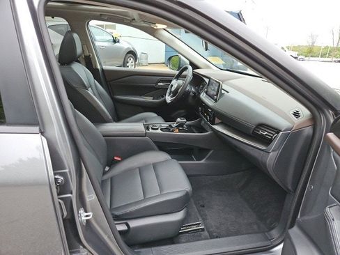 Used 2022 Nissan Rogue SV w/ SV Premium Package image 13