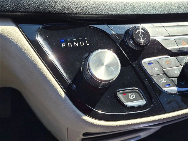 Used 2020 Chrysler Pacifica Touring-L FWD image 14