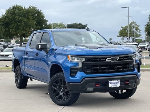 Used 2024 Chevrolet Silverado 1500 LT Trail Boss w/ LT Trail Boss Premium Package AWD/4WD image 2