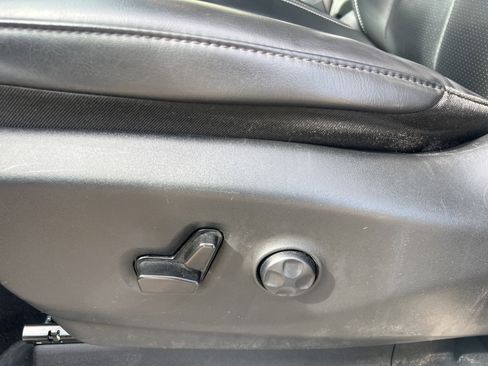 Used 2023 Chrysler Pacifica Touring-L image 24