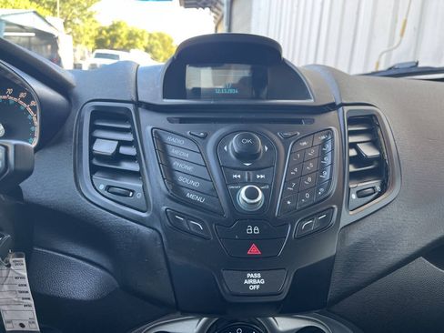 Used 2015 Ford Fiesta SE FWD image 26