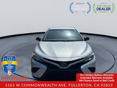 Used 2020 Toyota Camry SE w/ Carpet Mat Package FWD image 4