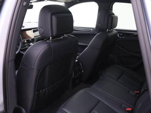 Certified 2024 Porsche Macan image 17