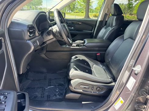 Used 2025 Honda Pilot EX-L image 12
