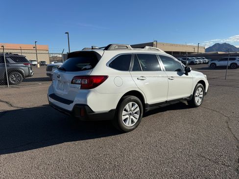 Used 2018 Subaru Outback 2.5i Premium image 5