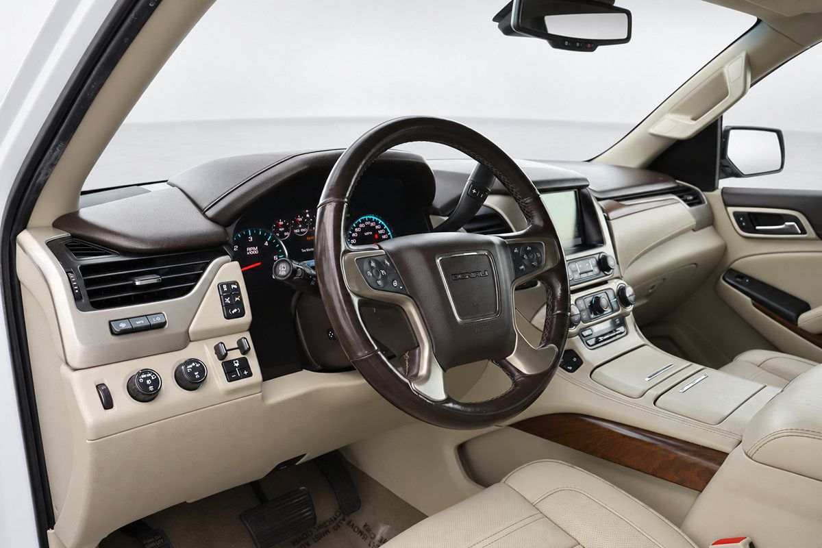 Used 2020 GMC Yukon XL Denali w/ Denali Premium Package AWD/4WD image 30