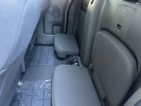 Used 2020 Nissan Frontier SV AWD/4WD image 4