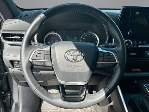 Used 2024 Toyota Highlander XSE FWD image 15