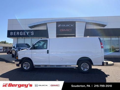 Used 2022 GMC Savana 2500 w/ Driver Convenience Package RWD image 12