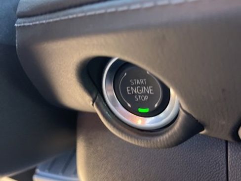 Used 2025 Chevrolet Suburban Z71 w/ Comfort Package image 23