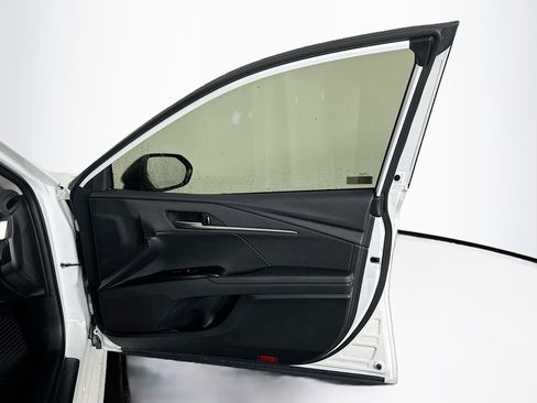 Used 2025 Toyota Camry LE image 32