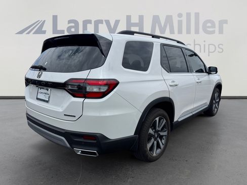 Used 2024 Honda Pilot Touring image 5