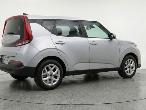 Used 2025 Kia Soul LX w/ LX Technology Package FWD image 9