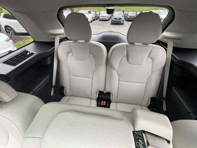 Certified 2024 Volvo XC90 B5 Plus AWD/4WD image 13
