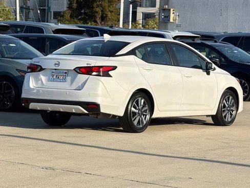 Used 2024 Nissan Versa SV image 3