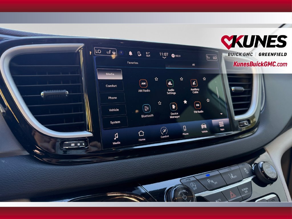Used 2024 Chrysler Pacifica Touring-L FWD image 26