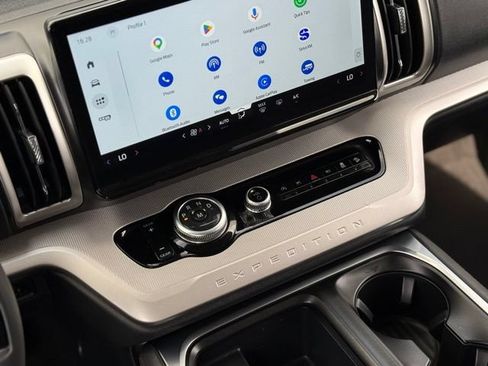 Certified 2025 Ford Expedition Active AWD/4WD image 27