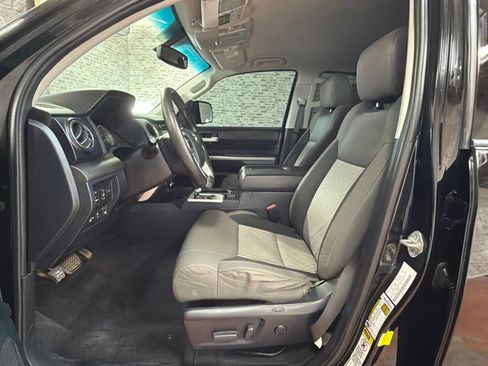 Used 2017 Toyota Tundra SR5 w/ SR5 Upgrade Package AWD/4WD image 23