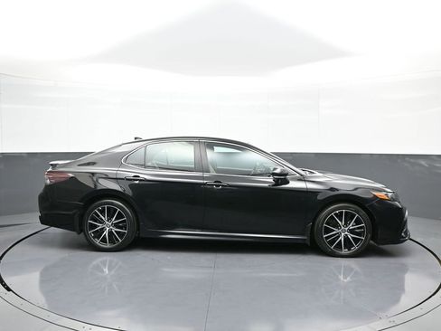 Certified 2022 Toyota Camry SE image 5