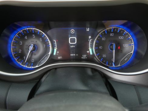 Used 2022 Chrysler Pacifica Touring-L FWD image 35