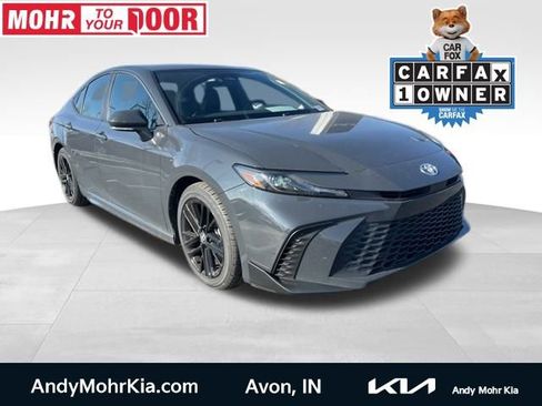 Used 2025 Toyota Camry SE image 1