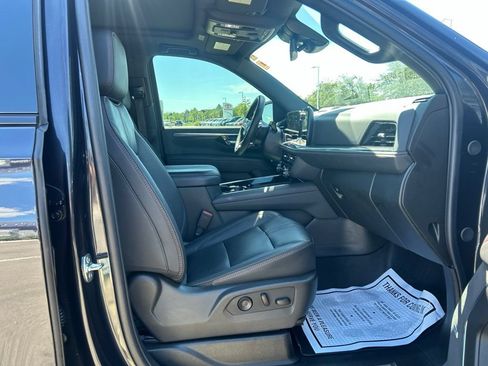 Used 2025 Chevrolet Tahoe RST w/ Comfort Package AWD/4WD image 13
