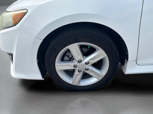 Used 2014 Toyota Camry SE FWD image 34