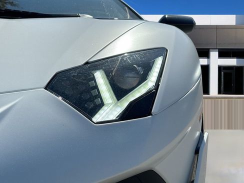 Used 2019 Lamborghini Aventador SVJ image 9